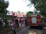 Ditinggal Berjualan Keliling Kampung, Rumah Basiran Ludes Terbakar