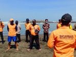 Satu Anak Dikabarkan Tenggelam di Muara Sodong Adipala Cilacap, Anggota Basarnas Diterjunkan