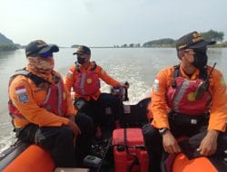 Hari Kedua, Tim SAR Gabungan Masih Melakukan Pencarian Siswi SD yang Tenggelam di Muara Pantai Sodong Cilacap