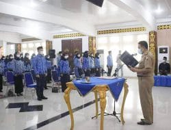 Asisten III Pemkab Lampura Lantik Dan Serahkan SK kepada 79 PNS