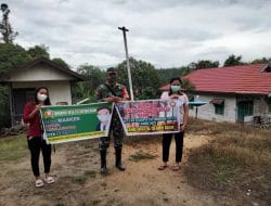 Babinsa Koramil 1013-15/Seribu Riam Tegakkan Disiplin Protkes Covid-19