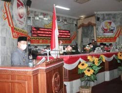 Dipimpin Ketua DPRD, Bupati Lampura Sampaikan LKPj Dalam Paripurna