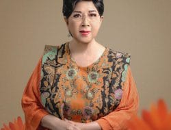 Rayakan Ulang Tahun Pasangan Bahagia, Persembahan Titiek Puspa Lewat Lagu Dua Sejoli