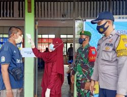 Babinsa dan Babinkamtibmas Beri Semangat Warga