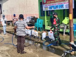 Babinsa Koramil 1011-16/Banama Tingan Laksanakan Pendampingan Penyemprotan Disinfektan di Rumah Warga.