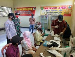 Babinsa Koramil 1011-13/Pandih Batu Monitoring Vaksinasi Lansia