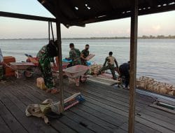 Pengangkutan Bahan Bangunan Menggunakan Klotok