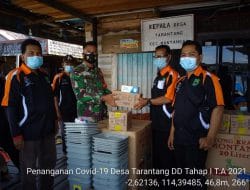 Semangat untuk Memutuskan Rantai Covid-19 Babinsa 08/Mantangai Membagikan Alat Protkes Covid-19