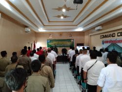 Peserta Komsos Menyimak Materi yang Diberikan Dandim dan Kesbangpol Kapuas