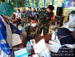 Babinsa Koramil 1011-08/Mantangai Serda Maulidani Melaksanakan Pendampingan Vaksinisasi untuk Lansia