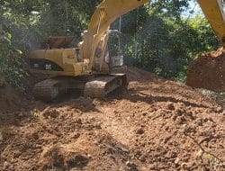 Perawatan Mesin Ekskavator Sebelum Digunakan membuat jalan Baru