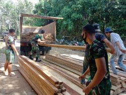 Serma Eko Lakukan Pendampingan Pembelian Kayu