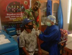 Babinsa Koramil 1011-07/Kapuas Barat Monitoring Giat Vaksinasi