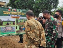 Jalan Berlumpur Tidak Mengahalangi Rombongan Danrem 101/Ant Meninjau Sasaran Fisik TMMD Ke 111 tahun 2021