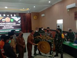 Bupati Tapsel Dolly Putra Parlindungan Pasaribu, memukul Gong tanda Dimulainya TMMD ke-111 Kodim 0212/ TS