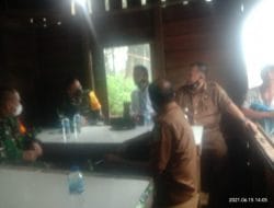 Danrem 023/KS pakai Masker Nikmati Kehidupan Malam Hari di Desa Siuhom, Tapsel