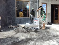 Cangkul Alat Utama dlDalam TMMD Kodim 0817 Gresik.