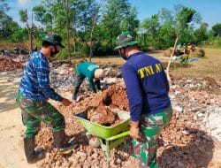 Mengejar Target TMMD 111 Gresik Gunakan Alat Sederhana..