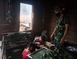 Lahapnya Anak-anak Makan Nasi Pemberian Prada M.Syahyunan