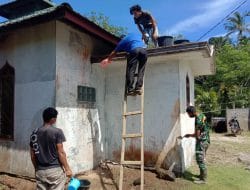 Merenovasi Mushola Desa Siuhom Patuhi Prokes