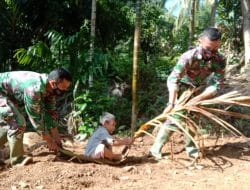 Hiburkan Diri, Pendim 0212 Tapsel Bermain Bersama Anak-Anak Desa Siuhom