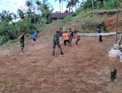 anggota TMMD dan masyarakat olah raga bersama