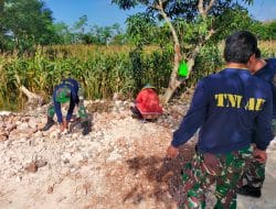 Serda Soim Ratakan Batu Pakai Pukul