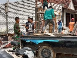 Hemat Waktu Pengangkutan, Pasir dan Kayu Jadi Satu