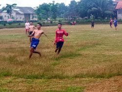 Suasana Baru Dirasakan Warga Saat Menjajal Permainan Sepak Bola Bersama Satgas TMMD