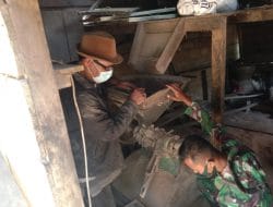 Prada Doni Siswanto Menyimak Proses Kerja di Kilang Padi