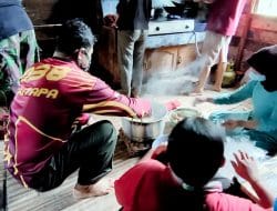 Tidak Hanya Bapak-bapak, Ibu-ibu Juga Ikut Ambil Bagian Berpatisipasi Sukseskan TMMD Ke-111