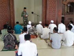 Sholat Jumat Perdana Satgas TMMD Reguler 111 Gresik, di Tempat Tugas