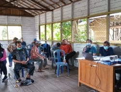 Anggota Koramil 1011-15/Kahayan Hilir Mengikuti Rapat Musyawarah Desa