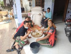 Jalin Keakraban, Satgas TMMD dan Warga Makan Bersama