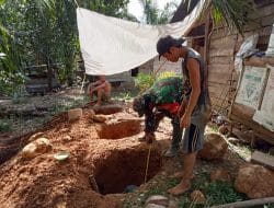 Serda Arpianda Siregar di Lokasi Pembuatan Jamban Sosialisasikan Prokes