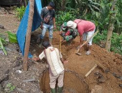 Penggalian Septic Tank Jamban Milik Asrianto, TMMD Tapsel