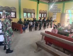 Jemaat Gereja GKPA Mendengarkan Khotbah dari Pak Pendeta, TMMD Tapsel