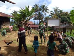 Berbagi Peran dalam Kerja Bakti Bersihkan Gereja Dsn.Tangga Batu, TMMD Tapsel
