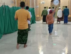 Warga Dusun Bejan dan Anggota Satgas Berbondong-Bondong ke Masjid
