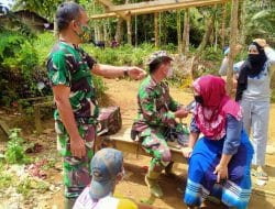 Bu Darlis Sihotang, Baru Pertama kali Diperiksa Kesehatannya oleh Prajurit TNI