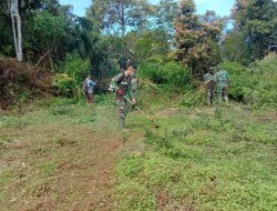 Satgas dan Warga Mulai Memotong Rumput Lapangan, TMMD Tapsel