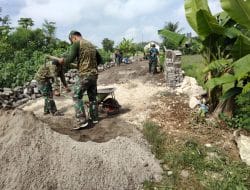 Kekompakan TNI dan Warga Terlihat Jelas dalam Kegiatan TMMD 111 Gresik