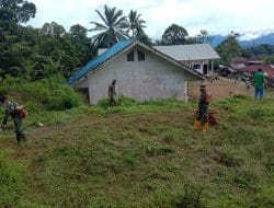 Gotong Royong Buat Lapangan Bola Voli Tumbuhkan Kasih Sayang TNI-Rakyat, TMMD Tapsel
