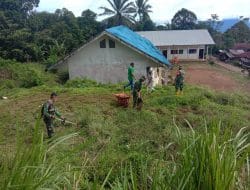 Gotong Royong Buat Lapangan Bola Voli Menciptakan Rasa Kebersamaan TNI-Rakyat, TMMD Tapsel