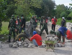 Dengan gorong royong Satgas TMMD Ke-111 Kodim 0817/Gresik semangat membangun Negri