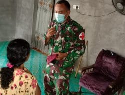 Tim Kesehatan Satgas TMMD Kodim Gresik, Tangani Warga Yang Sakit