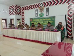 Warga Desa Siuhom, Menyimak Materi Sosialisasi Covid -19, TMMD Tapsel