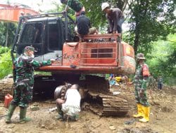 Dansatgas TMMD Letkol Inf Rooy Chandra Sihombing, S.I.P Cek Kondisi Alat Berat Rusak di TMMD Kodim Tapsel