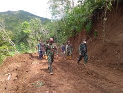 Satgas Mendampingi Dansatgas Cek Jalan Baru di TMMD Kodim Tapsel