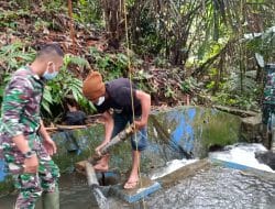 Gotong Royong Bersihkan Saluran Air Merupakan Pengamalan Sila Persatuan Indonesia